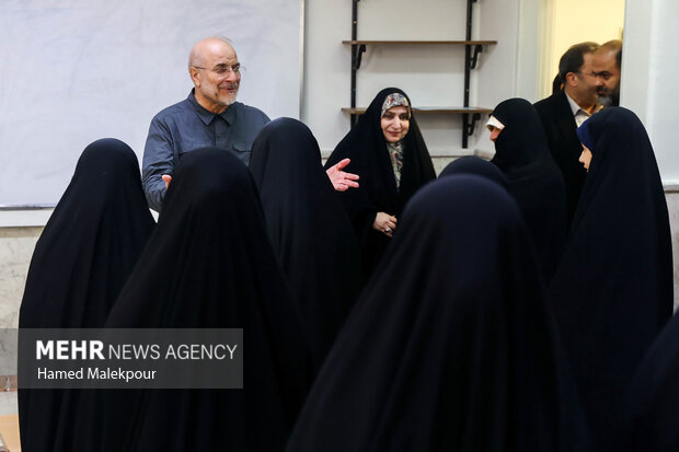 حضور رئیس مجلس در مدرسه دخترانه فاطمیون تهران به مناسبت آغاز سال تحصیلی جدید