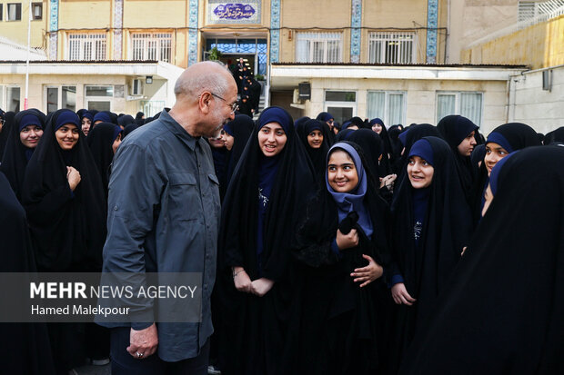 حضور رئیس مجلس در مدرسه دخترانه فاطمیون تهران به مناسبت آغاز سال تحصیلی جدید
