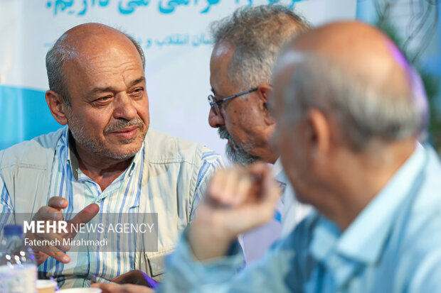 گردهمایی عکاسان عرصه دفاع و مقاومت