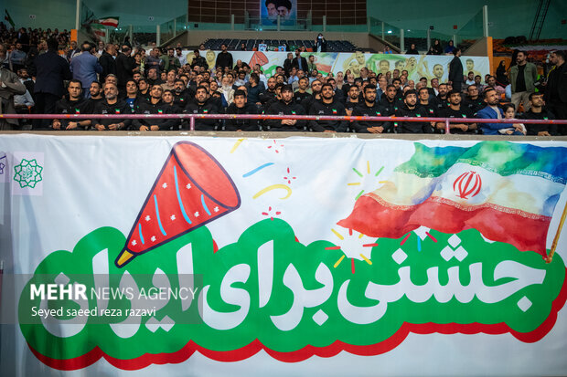 مراسم تجلیل از قهرمانان رشته کشتی پس از قهرمانی در رقابت‌های جهانی