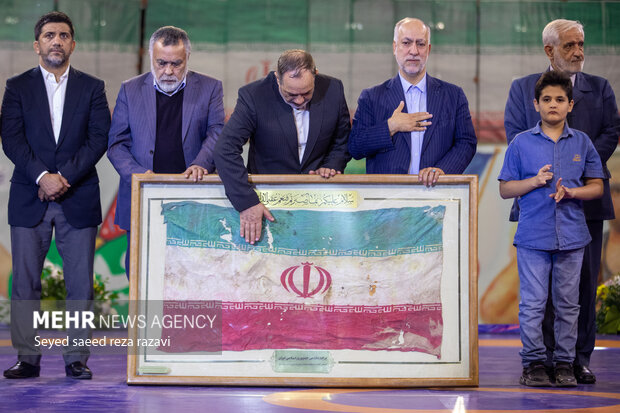 مراسم تجلیل از قهرمانان رشته کشتی پس از قهرمانی در رقابت‌های جهانی