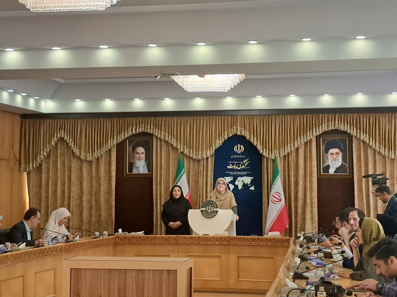 دفاع،كشيدند،عرض،محترم،سخنگوي،مهر،مقدس،دولت،رنج