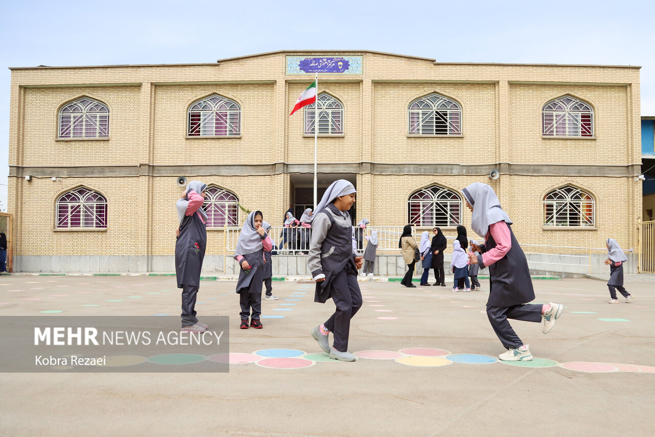 همکاری مردم و مدرسه؛ کلید عبور از بحران مالی آموزشوپرورش