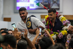 استقبال از قهرمانان کشتی فرنگی جهان در شیراز