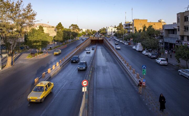 بی هویتی بصری در شیراز؛ وقتی اعیاد با بنرهای تسلیت، تبریک گفته می‌شود