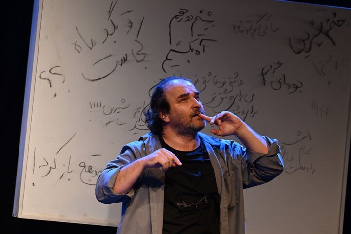 نیاز به شناخت جهان بارانی صالحعلاء؛ نمایشی که درباره درهای بسته است!