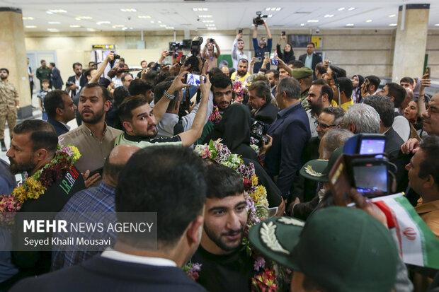 استقبال پرشور از مدال‌آوران کشتی فرنگی در اهواز