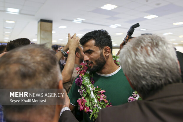 استقبال پرشور از مدال‌آوران کشتی فرنگی در اهواز
