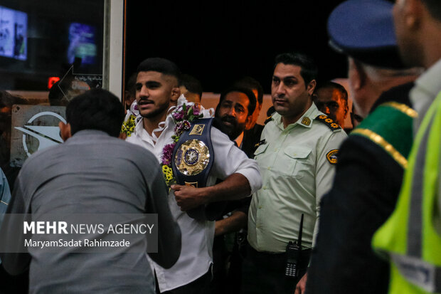 استقبال از قهرمانان شیرازی کشتی فرنگی جهان