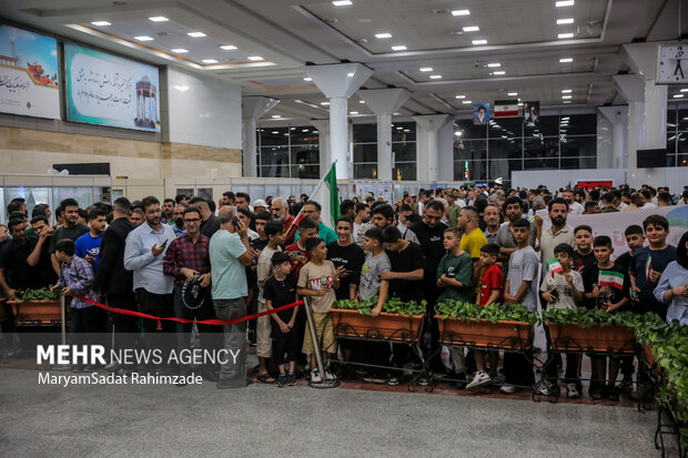 استقبال از قهرمانان شیرازی کشتی فرنگی جهان