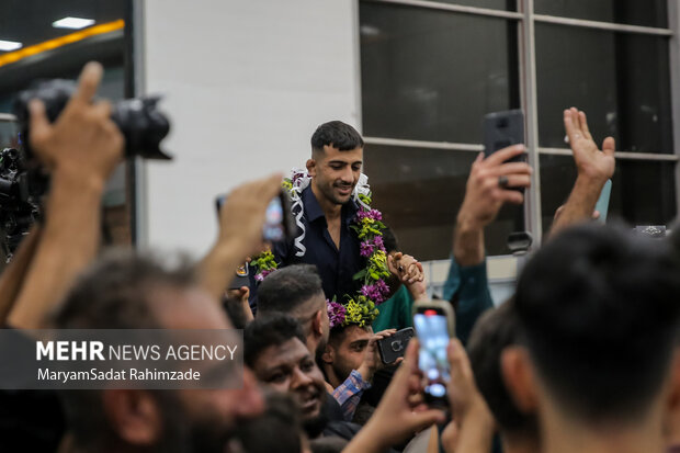 استقبال از قهرمانان شیرازی کشتی فرنگی جهان
