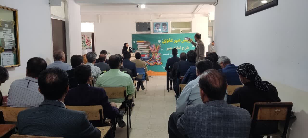 ۱۳۰۰ بسته لوازم‌التحریر بین دانش‌آموزان روستایی دهگلان توزیع شد