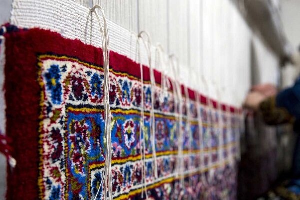 فرش بافی هنر کهن و دیرینه زنان سیستان؛ گره های امید در دل خشکسالی