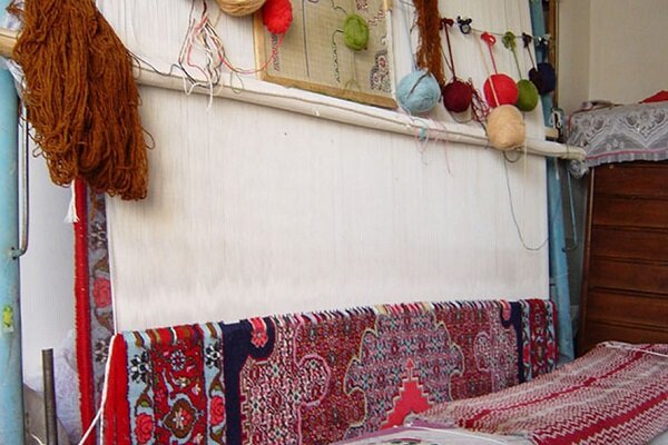 فرش بافی هنر کهن و دیرینه زنان سیستان؛ گره های امید در دل خشکسالی