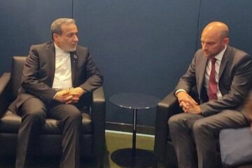 وزير الخارجية الإيراني يلتقي وزير الخارجية الفرنسي