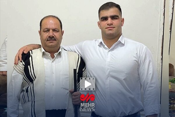 تشکر و قدردانی پدر «امین میرزازاده» از مردم بابت استقبال از پسرش تشکر و قدردانی پدر «امین میرزازاده» از مردم بابت استقبال از پسرش