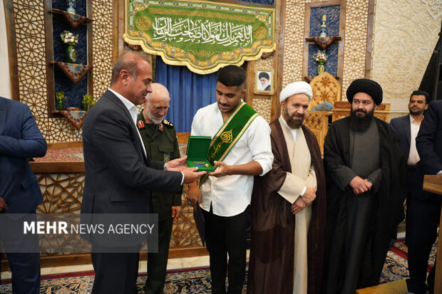 «پهلوان <a class='tagColor' href='/Tags/Archive/غلامرضا فرخی'>غلامرضا فرخی</a>» خادم افتخاری حرم شاهچراغ(ع) شد