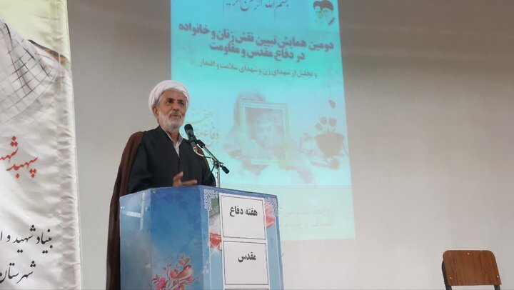 مروجی نسب: نقش زنان و خانواده در دفاع مقدس بیبدیل است