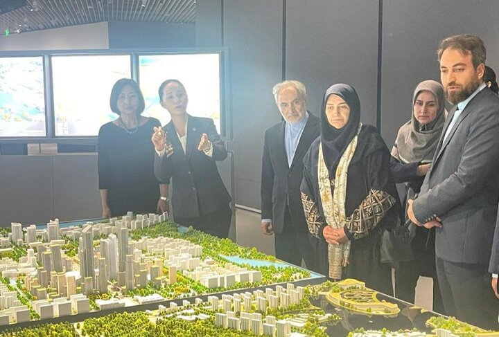 بازدید معاون رئیس جمهور از نمایشگاه موزه توسعه پایدار شهری شانگهای