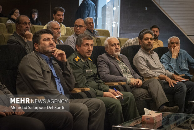 افتتاح نمایشگاه عکس جنگ در موزه دفاع مقدس شهرکرد