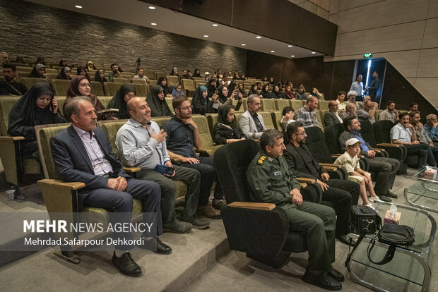 افتتاح نمایشگاه عکس جنگ در موزه دفاع مقدس شهرکرد