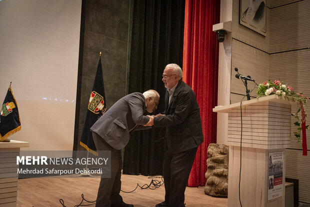 افتتاح نمایشگاه عکس جنگ در موزه دفاع مقدس شهرکرد