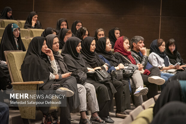 افتتاح نمایشگاه عکس جنگ در موزه دفاع مقدس شهرکرد