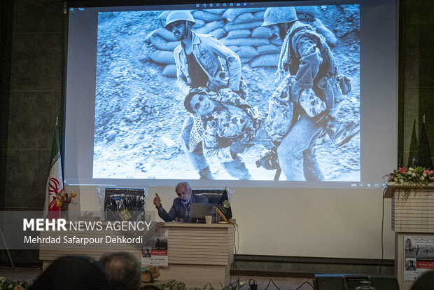 افتتاح نمایشگاه عکس جنگ در موزه دفاع مقدس شهرکرد