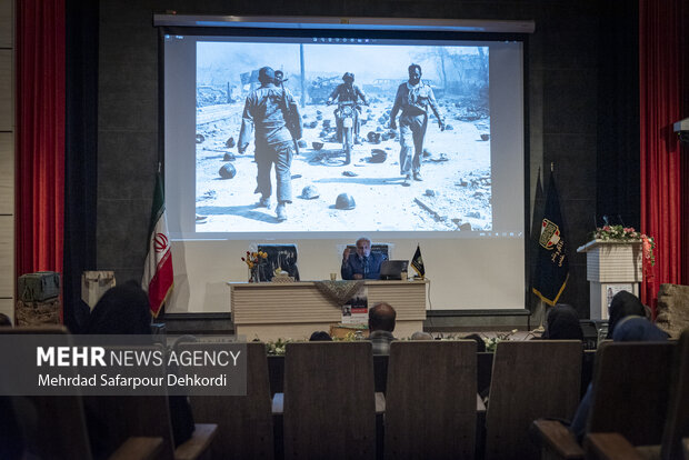افتتاح نمایشگاه عکس جنگ در موزه دفاع مقدس شهرکرد
