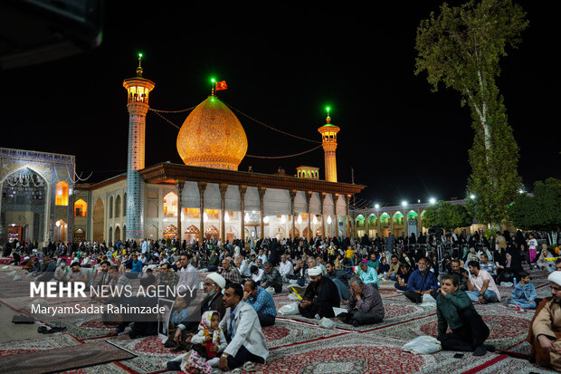 مراسم سالگرد شهادت سیدحسن نصرالله در حرم شاهچراغ(ع)