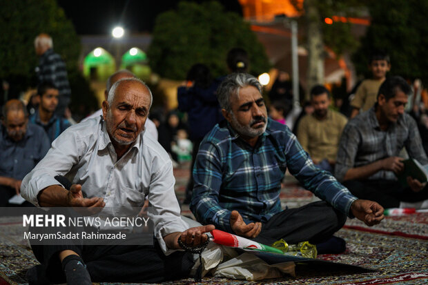 مراسم سالگرد شهادت سیدحسن نصرالله در حرم شاهچراغ(ع)