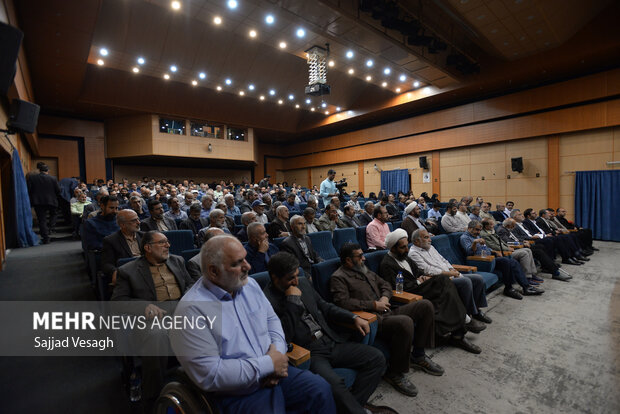 نشست دفاع مقدس با اتحاد مقدس در همدان