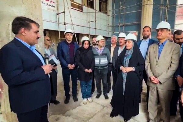 بازدید وزیر راه و شهرسازی از روند تکمیل بیمارستان ۴۲۱ تخت‌ خوابی رشت