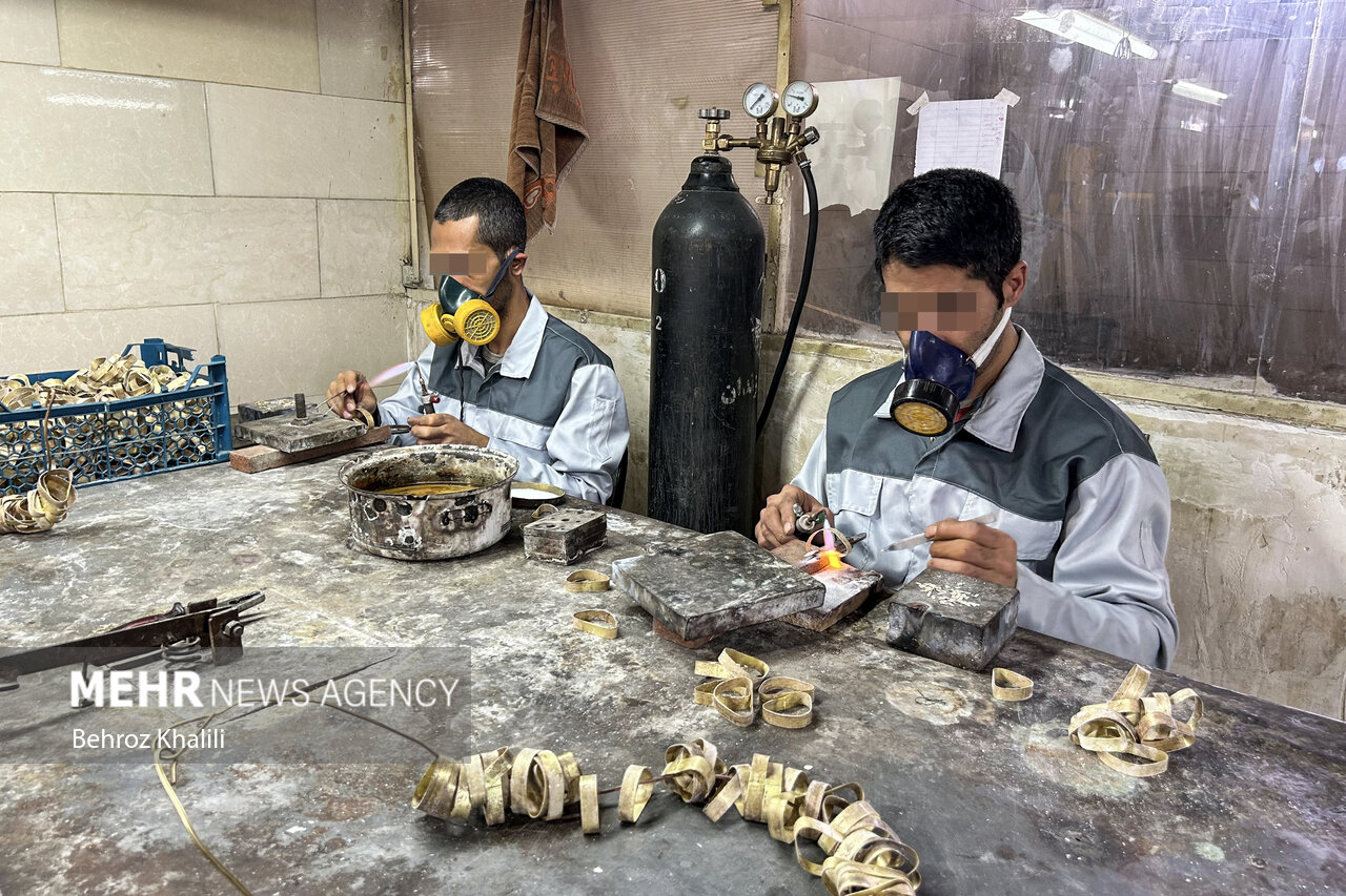 تولد دوباره پشت میلهها