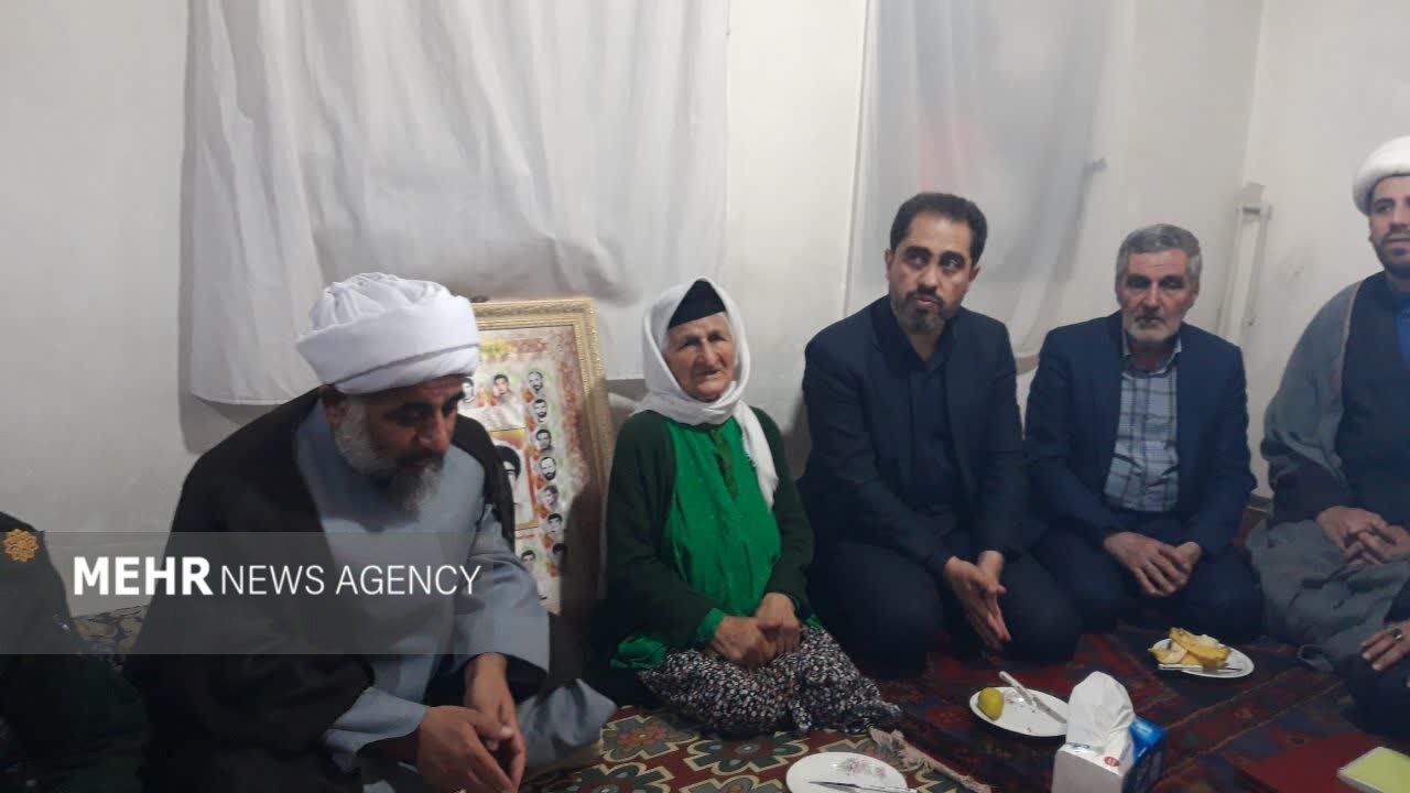 دیدار فرماندار رودبار با مادران سه شهید والامقام روستای انبوه