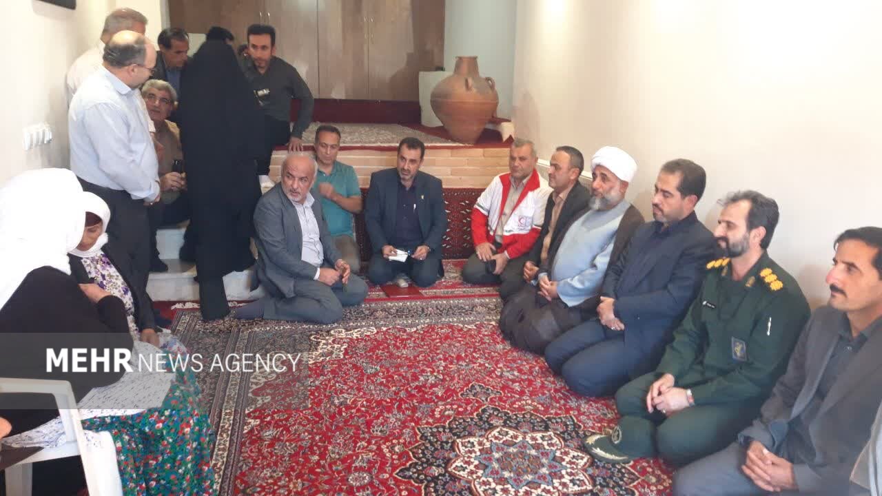 دیدار فرماندار رودبار با مادران سه شهید والامقام در روستای انبوه