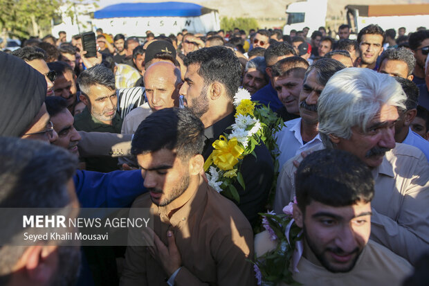 استقبال مردم ایذه از مدال آوران کشتی فرنگی
