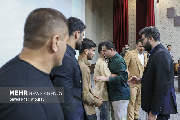 استقبال مردم ایذه از مدال آوران کشتی فرنگی