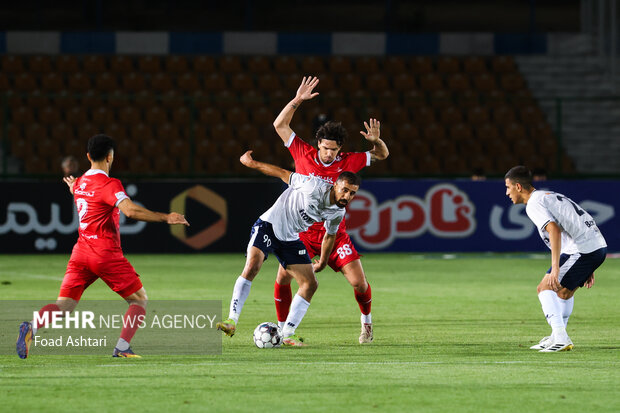 مسابقه فوتبال تیم‌های پرسپولیس و ملوان
