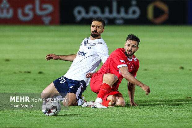 مسابقه فوتبال تیم‌های پرسپولیس و ملوان