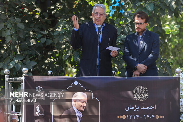 مراسم تشییع پیکر احمد پژمان