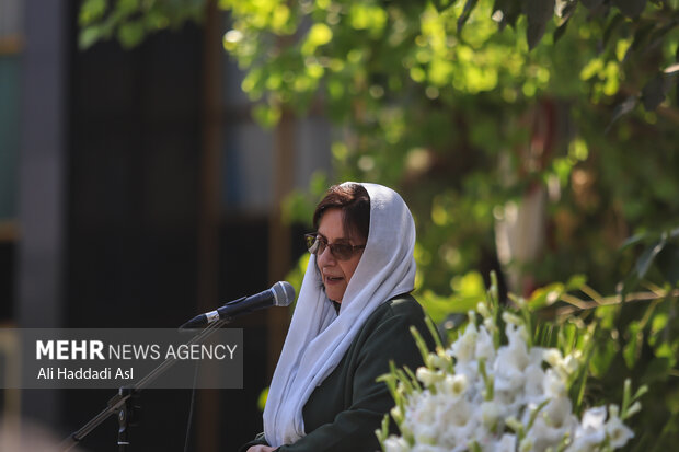 مراسم تشییع پیکر احمد پژمان