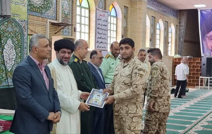 سربازان نمونه در گناوه تجلیل شدند سربازان نمونه در گناوه تجلیل شدند