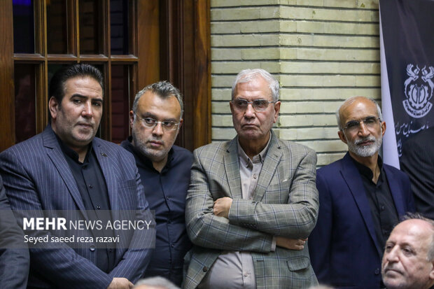 علی ربیعی در مراسم ترحیم حاجیه خانم «فاطمه مصدقی‌راد»