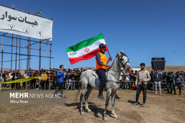 رقابت کورس اسب‌ دوانی در سیزدهمین جام ستارخان