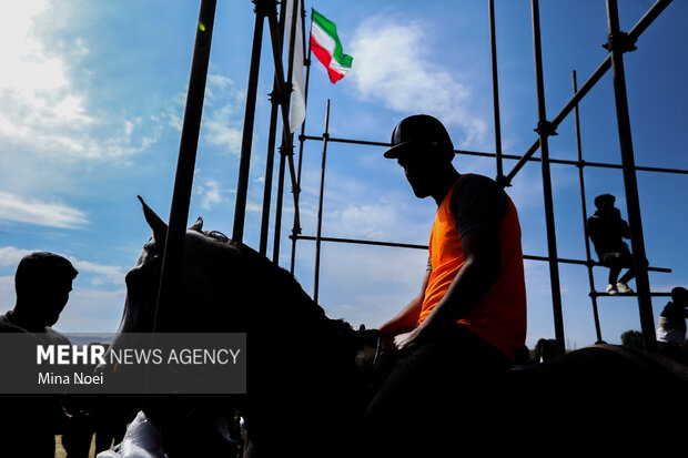 رقابت کورس اسب‌ دوانی در سیزدهمین جام ستارخان