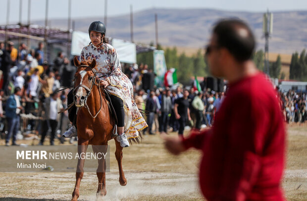 رقابت کورس اسب‌ دوانی در سیزدهمین جام ستارخان