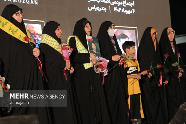 اجتماع نصر با حضور یاران صمود و خانواده شهدای لبنانی در ناو شهید رودکی