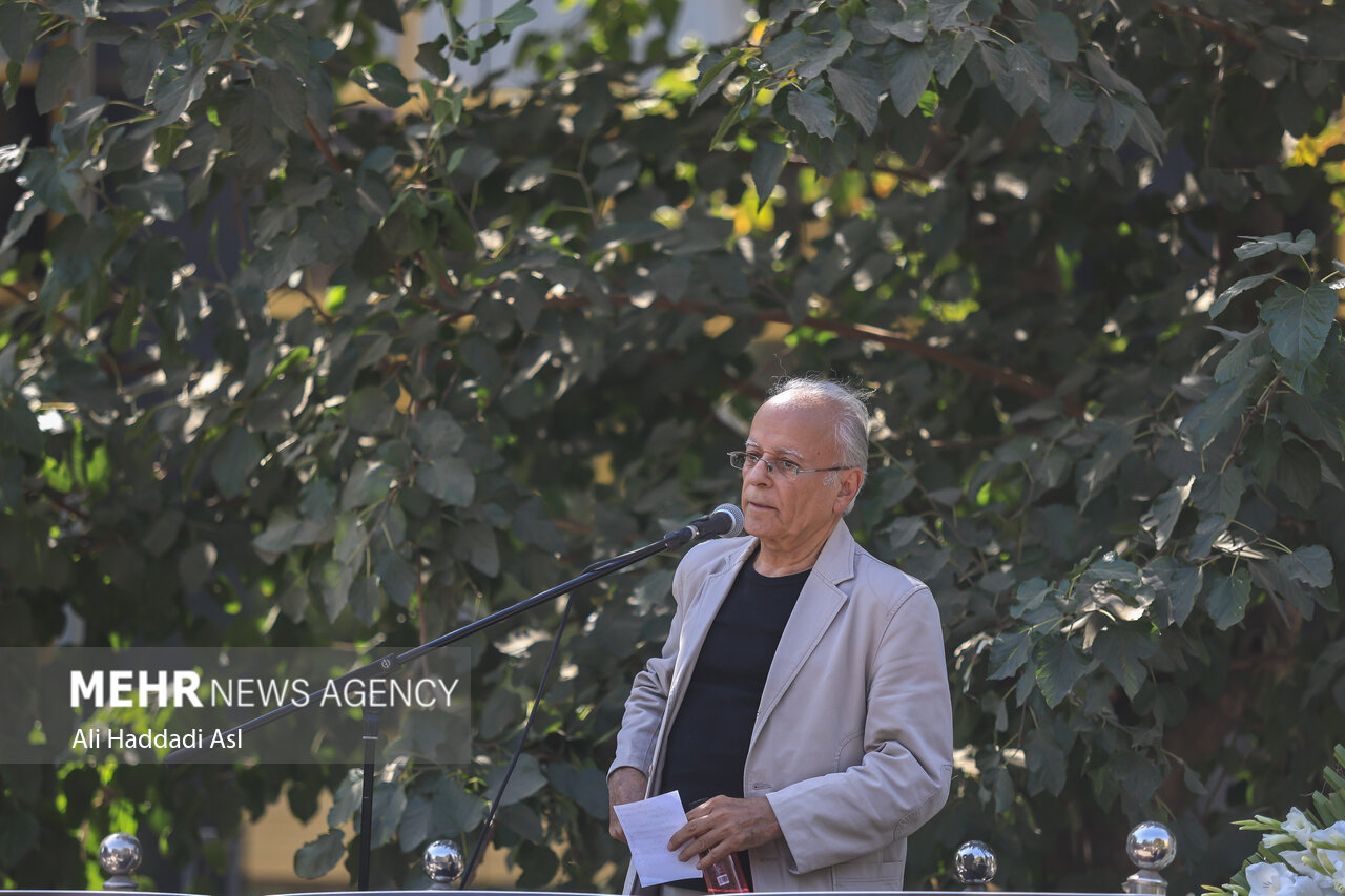 وداع با احمد پژمان در تالار وحدت؛ هنرمندی که شرافت موسیقی را نگه داشت وداع با احمد پژمان در تالار وحدت؛ هنرمندی که شرافت موسیقی را نگه داشت