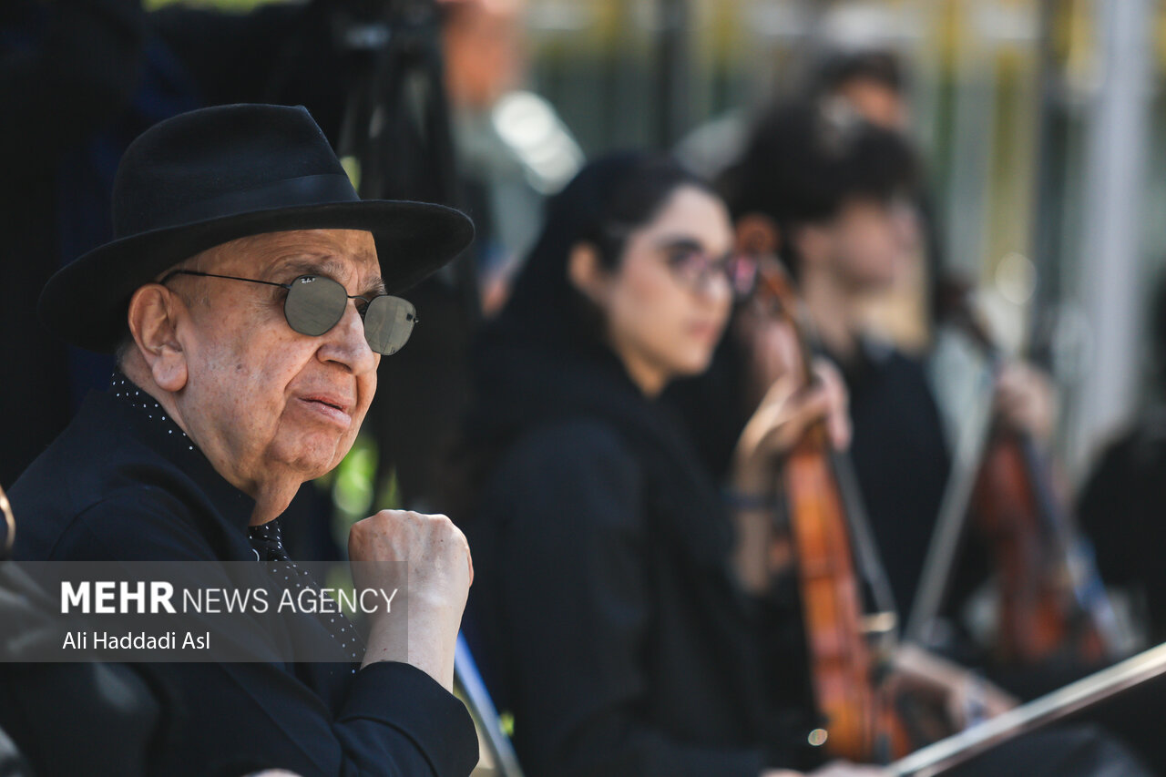 وداع با احمد پژمان در تالار وحدت؛ هنرمندی که شرافت موسیقی را نگه داشت وداع با احمد پژمان در تالار وحدت؛ هنرمندی که شرافت موسیقی را نگه داشت